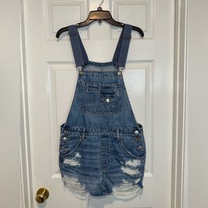 American Eagle Light Blue Denim 90’s Boyfriend Shortalls. Size M